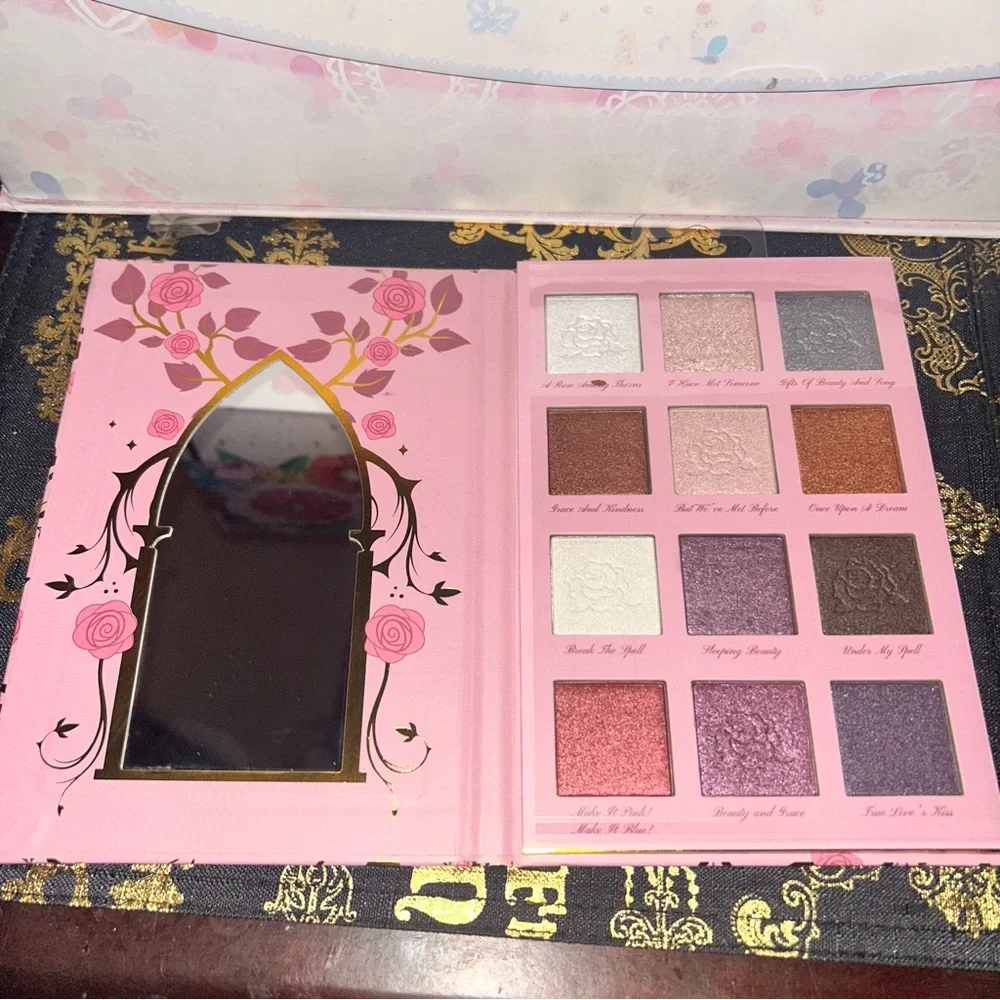 DISNEY Princess Sleeping Beauty AURORA - 12 Color Eyeshadow Palette With Mirror.